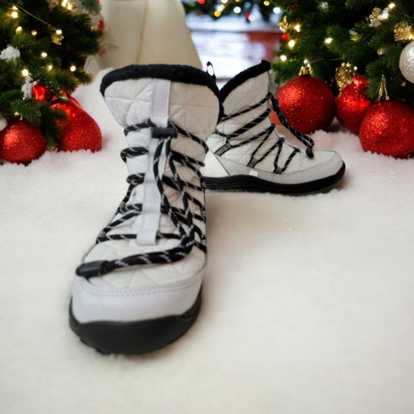 Bear Paw women's size 7 nylon upper wool blend lining. See more - Picture 4 of 10